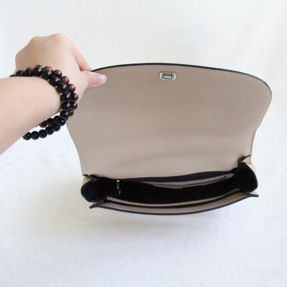 ✨HP✨ Chelsea28 Chain Crossbody Purse - Picture 8 of 8